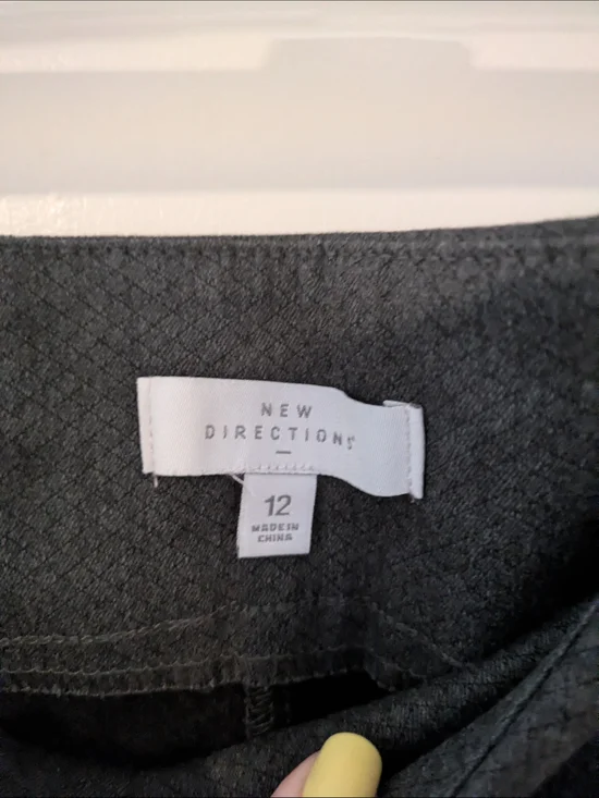 new directions Black Cropped Ponte Slim Pants - Picture 3 of 4